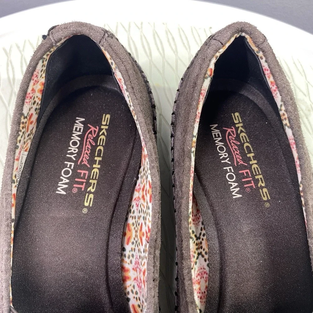 Women's Skechers Relaxed Fit Brown Suede Leather Memory Foam Loafers 7 Shoes EUC